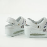 Sabot medico in pelle con zeppa e cinturino dietro / Sabot medico in pelle con zeppa e cinturino dietro /