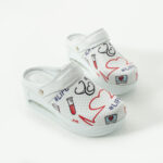 Sabot medico in pelle con zeppa e cinturino dietro / Sabot medico in pelle con zeppa e cinturino dietro /