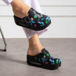 Sabot da lavoro in pelle nera con zeppa /