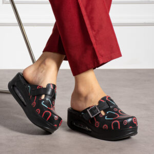 Sabot medico in pelle nera con zeppa / Sabot medico in pelle nera con zeppa /