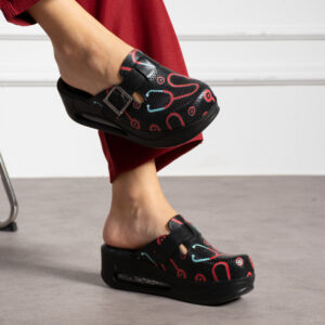 Sabot medico in pelle nera con zeppa / Sabot medico in pelle nera con zeppa /