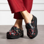 Sabot medico in pelle nera con zeppa / Sabot medico in pelle nera con zeppa /