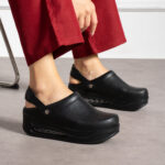 Sabot medico in pelle con zeppa e cinturino dietro / Sabot medico in pelle con zeppa e cinturino dietro /