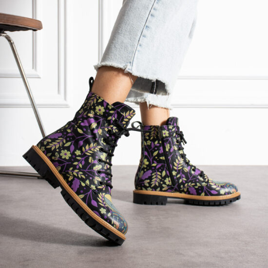 Alternative view of Anfibi neri da donna in pelle naturale con cerniera e lacci