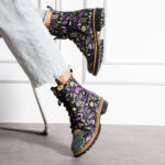 Anfibi neri da donna in pelle naturale con cerniera e lacci /