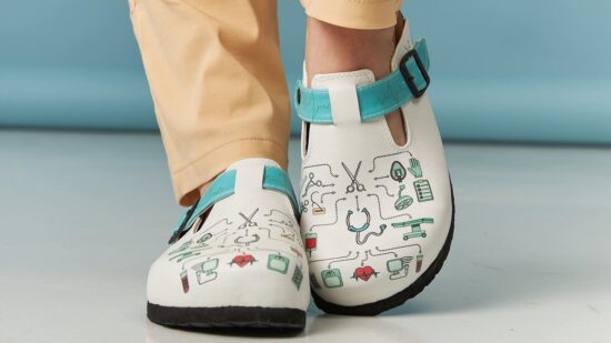 Come si chiamano le ciabatte da infermiera?