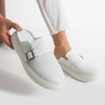 Sabot uomo bianco in pelle con fibbia /
