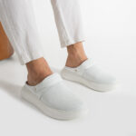 Sabot uomo bianco in pelle con cinturino dietro /