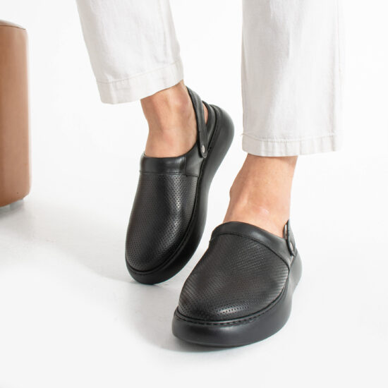 Sabot uomo nero in pelle con cinturino dietro Scarpe e ciabatte da lavoro uomo Alberghiero e ristorazione Sabot uomo nero in pelle con cinturino dietro