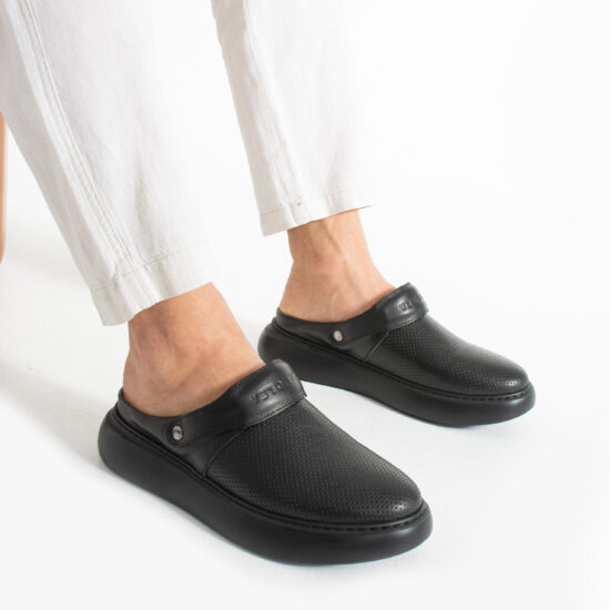 Alternative view of Sabot uomo nero in pelle con cinturino dietro