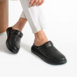 Sabot uomo nero in pelle con cinturino dietro /