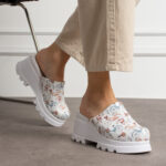 Sabot punta chiusa in pelle con plateau per donna /