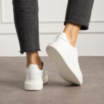 Sneakers bianche eleganti in pelle da donna /