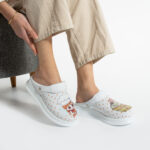 Sabot da lavoro in pelle bianca con cinturino dietro / Sabot da lavoro in pelle bianca con cinturino dietro /