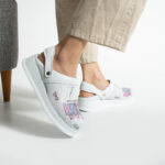 Sabot medico in pelle bianca con cinturino dietro / Sabot medico in pelle bianca con cinturino dietro /