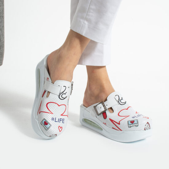 Ciabatte chiuse da donna in pelle con sottopiede soft e cinturino regolabile