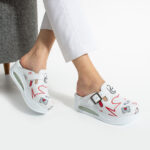 Ciabatte chiuse da donna in pelle con sottopiede soft e cinturino regolabile /