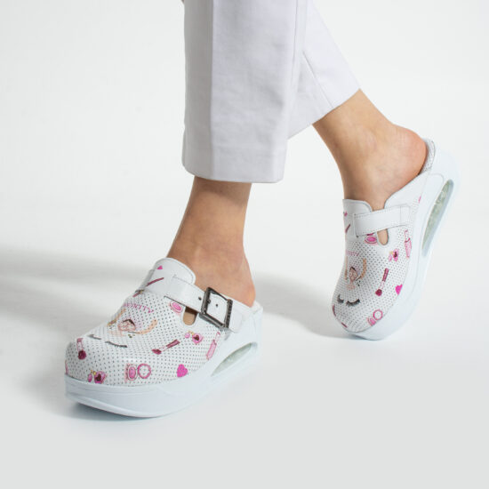 Ciabatte chiuse da donna in pelle con piattaforma per estetiste Zoccoli sanitari donna Estetista e parrucchiera 2 Ciabatte chiuse da donna in pelle con piattaforma per estetiste Zoccoli sanitari donna Estetista e parrucchiera 2