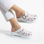 Ciabatte chiuse da donna in pelle con piattaforma per estetiste / Ciabatte chiuse da donna in pelle con piattaforma per estetiste /