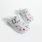 Ciabatte chiuse da donna in pelle con piattaforma per estetiste / Ciabatte chiuse da donna in pelle con piattaforma per estetiste /