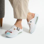 Zoccoli da lavoro anatomiche da donna con zeppa per cucina / Zoccoli da lavoro anatomiche da donna con zeppa per cucina /