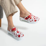 Zoccoli anatomici da lavoro con zeppa e stampa colorata / Zoccoli anatomici da lavoro con zeppa e stampa colorata /