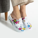 Zoccoli anatomici da lavoro con zeppa e stampa colorata /