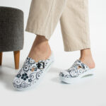 Zoccoli anatomici da lavoro con zeppa e stampa colorata / Zoccoli anatomici da lavoro con zeppa e stampa colorata /