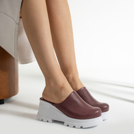 Alternative view of Sabot da donna rosso in pelle con punta chiusa