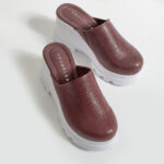 Sabot da donna rosso in pelle con punta chiusa / Sabot da donna rosso in pelle con punta chiusa /