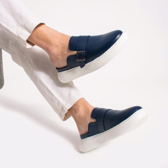 Alternative view of Sabot uomo blu navy in pelle con fibbia