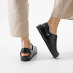 Sabot da donna bassi neri in pelle /