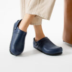 Sabot da donna bassi azzurri in pelle /