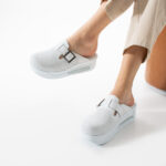 Ciabatte chiuse da donna in pelle con piattaforma / Ciabatte chiuse da donna in pelle con piattaforma /