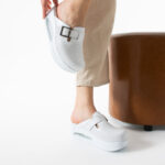 Ciabatte chiuse da donna in pelle con piattaforma / Ciabatte chiuse da donna in pelle con piattaforma /