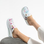 Zoccoli anatomici da lavoro con zeppa e stampa colorata / Zoccoli anatomici da lavoro con zeppa e stampa colorata /