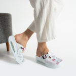 Zoccoli anatomici da lavoro con zeppa e stampa colorata / Zoccoli anatomici da lavoro con zeppa e stampa colorata /