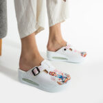 Zoccoli da lavoro anatomici da donna con zeppa per cucina / Zoccoli da lavoro anatomici da donna con zeppa per cucina /