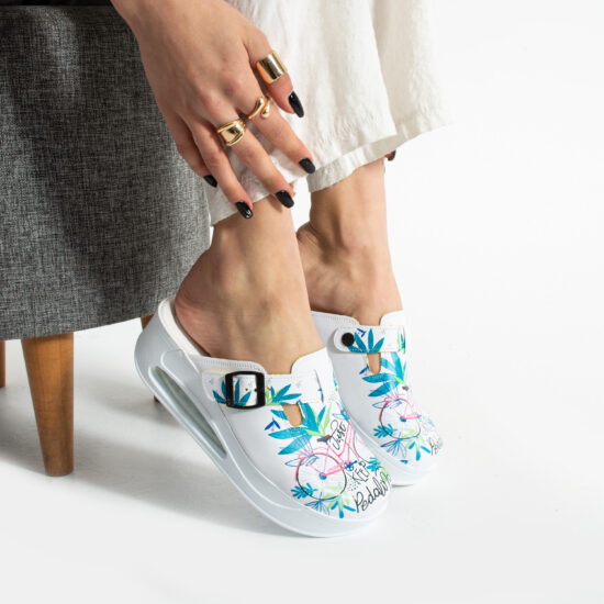 Alternative view of Zoccoli anatomici da lavoro con zeppa e stampa colorata