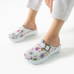 Ciabatte chiuse da lavoro in pelle con piattaforma / Ciabatte chiuse da lavoro in pelle con piattaforma /