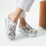 Ciabatte chiuse da lavoro in pelle con piattaforma / Ciabatte chiuse da lavoro in pelle con piattaforma /