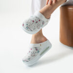 Sabot medico in pelle con zeppa e cinturino dietro per dentista / Sabot medico in pelle con zeppa e cinturino dietro per dentista /