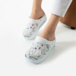 Sabot medico in pelle con zeppa e cinturino dietro per dentista / Sabot medico in pelle con zeppa e cinturino dietro per dentista /