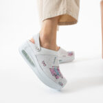 Sabot per infermiere in pelle con zeppa e cinturino dietro /