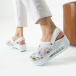 Sabot da lavoro in pelle con zeppa e cinturino dietro / Sabot da lavoro in pelle con zeppa e cinturino dietro /