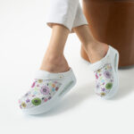 Sabot da lavoro in pelle con zeppa e cinturino dietro / Sabot da lavoro in pelle con zeppa e cinturino dietro /