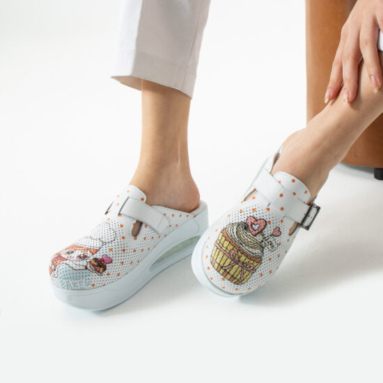 Ciabatte chiuse da donna in pelle con piattaforma per cucina