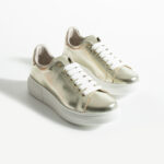 Sneakers da donna oro leggere in pelle naturale / Sneakers da donna oro leggere in pelle naturale /