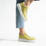 Sneakers da donna gialle leggere in pelle naturale / Sneakers da donna gialle leggere in pelle naturale /