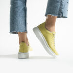 Sneakers da donna gialle leggere in pelle naturale / Sneakers da donna gialle leggere in pelle naturale /